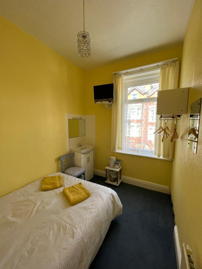 Glenroyd Guesthouse Блекпул Екстериор снимка