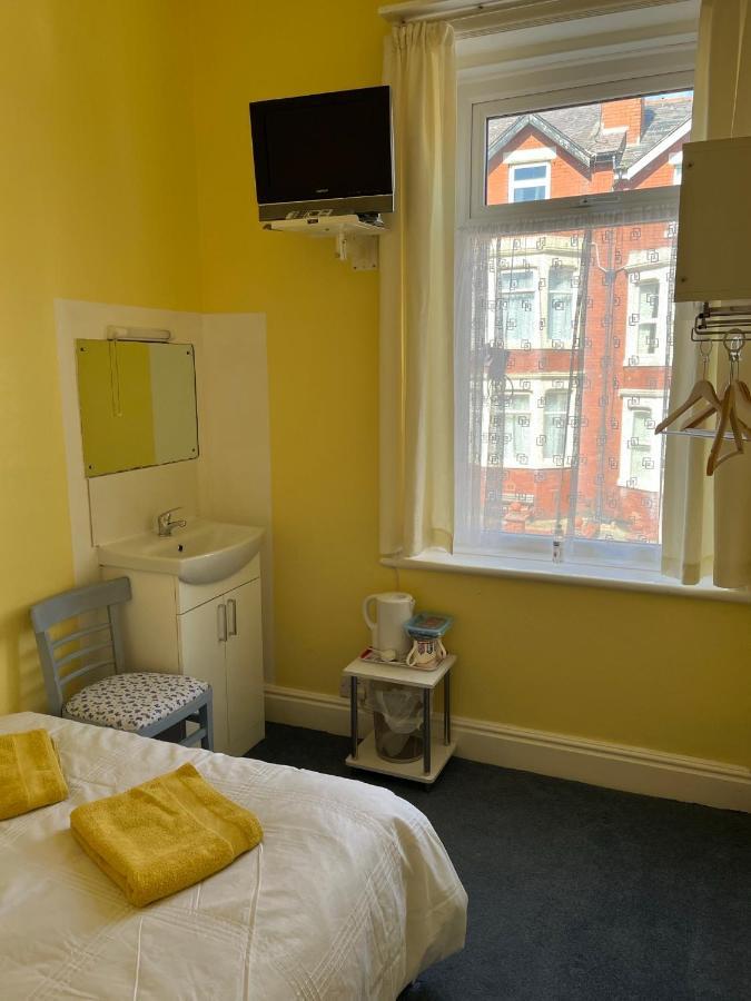 Glenroyd Guesthouse Блекпул Екстериор снимка